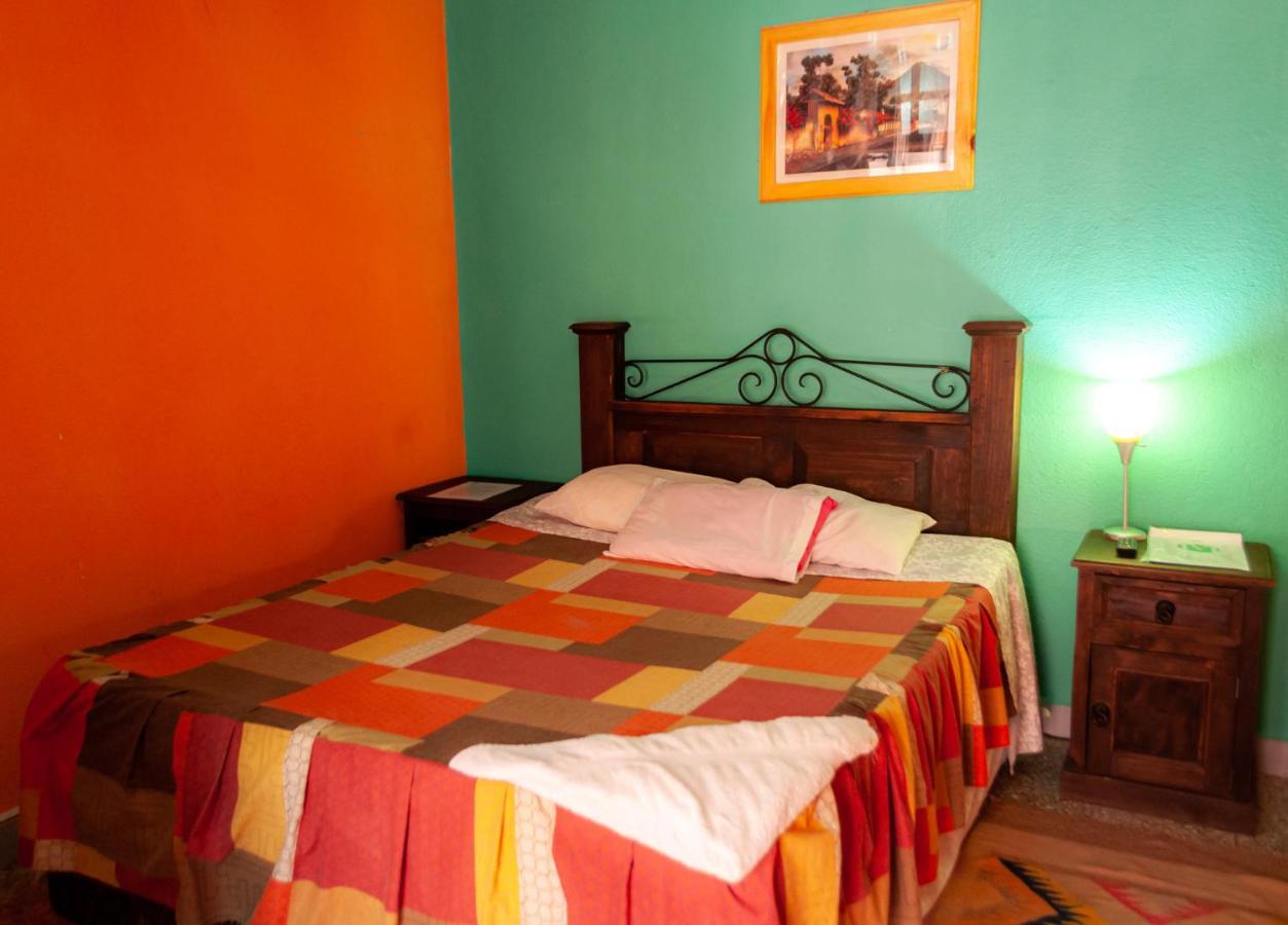 Victorias Hotel Panajachel Luaran gambar