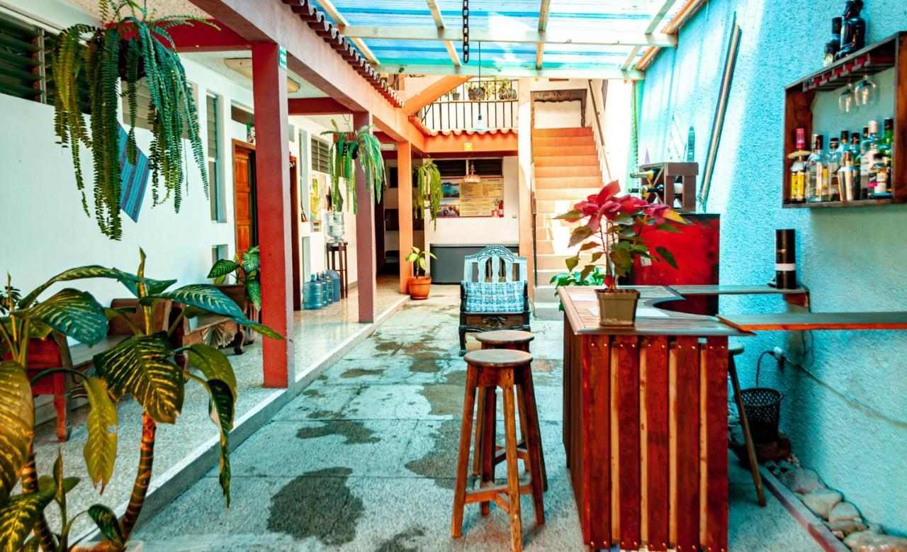 Victorias Hotel Panajachel Luaran gambar
