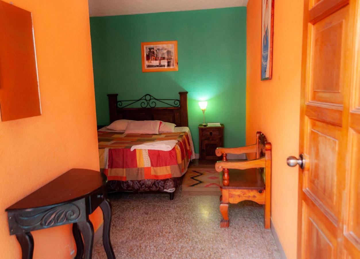 Victorias Hotel Panajachel Luaran gambar