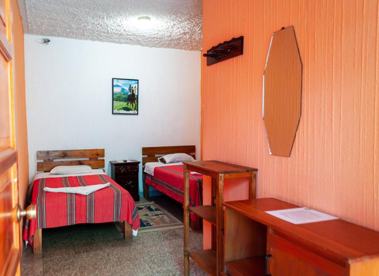 Victorias Hotel Panajachel Luaran gambar